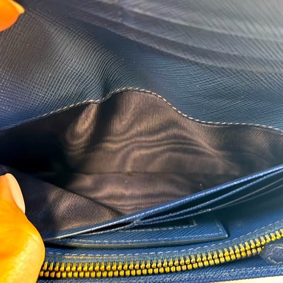 Blue Prada wallet with box and papers - Picture 11 of 15